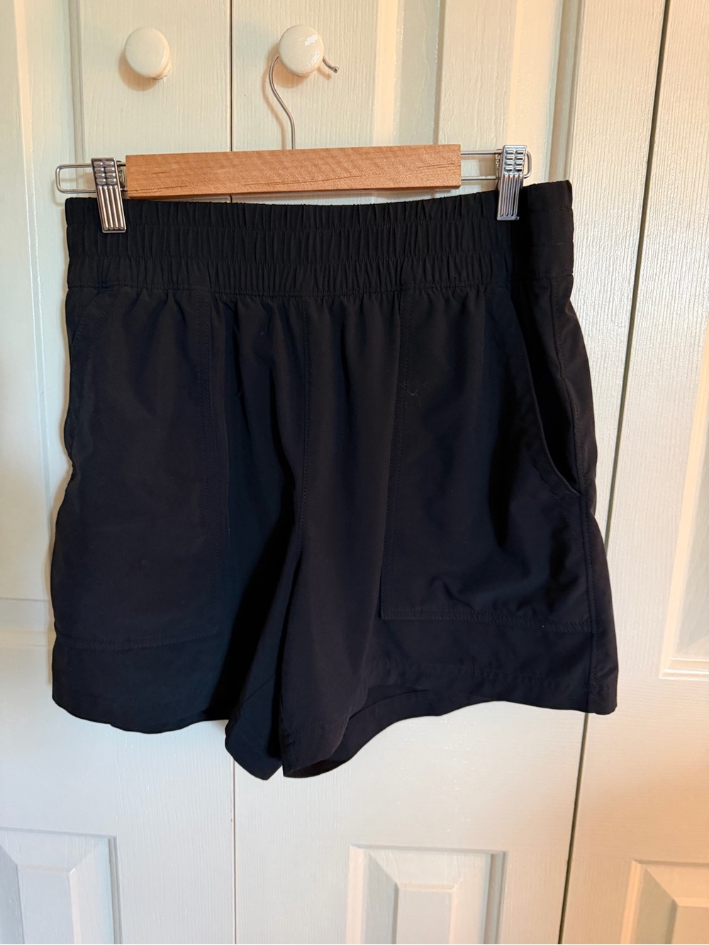 Athleta Women’s Black Elastic Waist Shorts